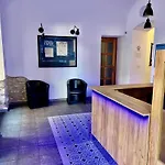 City Centre Apartment With Parking