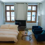 City Centre Apartment With Parking